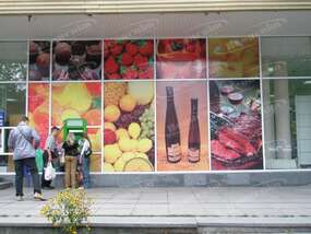 Оклейка витрин продуктового супермаркета