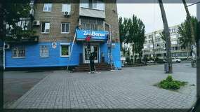 монтаж большой вывески для магазина