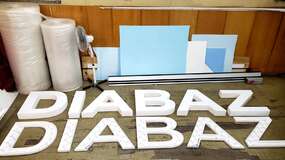 объемные буквы diabaz перед оклейкой