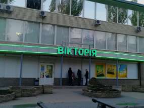 підсвічування фасаду магазину стрічкою
