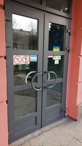 обклеювання металопластикових дверей вініловою плівкою