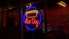 neonovaya-vyveska-na-zakaz-khot-dog