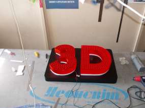 Вивіска "3D" з яскравою флуорисцентною плівкою